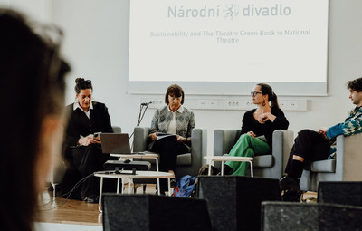 Utrinki s pogovora Hiša za goste: Trajnostno gledališče – izziv našega časa <em>Foto: Maša Pirc</em>