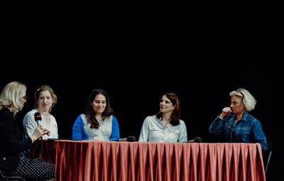 Utrinki z žive izvedbe radijske igre Tjaše Mislej Prva beseda je mama – 4. del: Ksenija