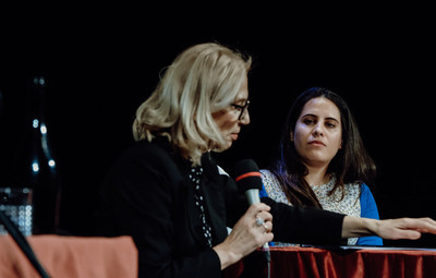 Utrinki z žive izvedbe radijske igre Tjaše Mislej Prva beseda je mama – 4. del: Ksenija