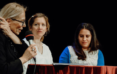 Utrinki z žive izvedbe radijske igre Tjaše Mislej Prva beseda je mama – 4. del: Ksenija