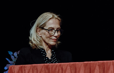 Utrinki z žive izvedbe radijske igre Tjaše Mislej Prva beseda je mama – 4. del: Ksenija