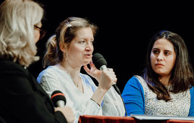 Utrinki z žive izvedbe radijske igre Tjaše Mislej Prva beseda je mama – 4. del: Ksenija